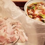 緒方 - ⑥虎河豚(長崎県阿翁浦産)の白子ポン酢
      産卵期は春～初夏、旬は冬～晩冬
      てっぴ、身ともにプリッとしてます
      白子ポン酢は激ヤバの旨さ、もう酒のアテ
      絡めて食べると昇天しそう( *´艸｀)