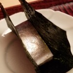 緒方 - ⑨鯖(愛媛県佐田岬産、岬鯖)寿司
      産卵期は春～夏、旬は秋～冬
      腹の側線付近に模様が無いので真鯖と判断
      生臭みはゼロで、脂のりも良く、旨みと甘みが素晴らしい