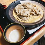 Kenzou Soba - 辛大根に蕎麦つゆを足した出汁につけて食べるけんぞうスタイル