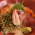 Karatsu Shikoku Minshakusha Iroha Jima - 海鮮丼