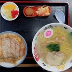 レスト飯店紫竹苑 - カツ丼、ラーメン