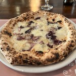 Pizzeria CROCCHIO - 香ばしく焼かれたコルニチョーネ (額縁、cornicione) もおいしい！