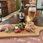 Pizzeria CROCCHIO - Antipasto misto、ワイン代わりのMoretti Zero 330ml (ノンアルコールビール)