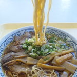 大松食堂 - 麺 持上げ