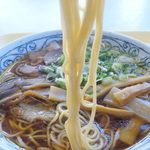 麺 持上げ