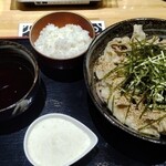 蕎麦とラー油で幸なった。 - 