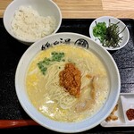 らーめん 一宮鶏白湯 鶏神 - 卵とじ鶏白湯