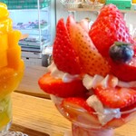 フルーツすぎ - マンゴーパフェ＆4種の贅沢苺パフェ