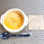 スープとカレー ボンジョルネ - きのこと白菜のトマトクリームスープ
      具沢山で満足感高い。白菜の刻み方が一律ではなく食感に変化を加える工夫をしているところが流石にフレンチのシェフという感じ