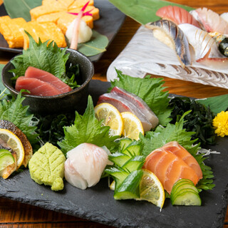 中央市場から仕入れる選りすぐりの鮮魚を使用