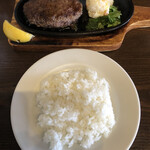 Nikuno Wana - 肉罠ハンバーグ200gのランチ。これにサラダとスープが付いて@1,000円ジャスト！