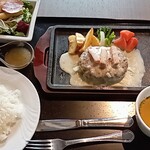 Bosshu Kaikan Resutoran - スペシャルランチ(鉄板ハンバーグ霧島黒豚牛クリームソース、ドリンク付970円)