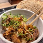 国産十割蕎麦の店 そばだ家 - ざる十割蕎麦　580円　＋　特盛　200円　＋　特選和牛の牛すじ煮込み丼　380円