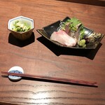 ぬる燗佐藤 - 先付け、本日の鮮魚のお造り 2種