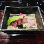 比良山荘 - ◆造里
      ☆鯉の洗い（比良山荘の池）　
      ☆鹿肉のタタキ（滋賀・高島市）
      ☆岩魚（滋賀・高島市）
      ◎香茸とうるいを添えて