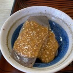 天八 - 定食の小鉢：蒟蒻味噌