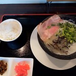 龍潭酒家 - 特製豚骨ラーメン，ライス