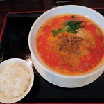 龍潭酒家 - 赤担々麺，ライス