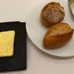 銀座 レカン - バターはセル・ドゥ・メールの粗塩入り
