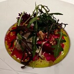 銀座 レカン - 寒ブリのマリネ　 ビーツのクレームとヴィネグレット蕪と苦みのある葉野菜のサラダ