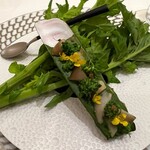 銀座 レカン - アミューズブーシュ（マテ貝と菜の花を使った料理）