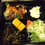 創作厨房ぐろう - 次男オーダーの白身魚と野菜甘酢あんランチ、800円。