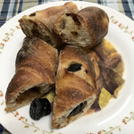 ブーランジェリー スドウ - オリーブゴロゴロフランスパン！