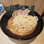 せい家 - 太麺頼んだのに、細麺入りました