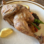 Umanois Kitchen - メインのひな鳥のコンフィ…半身のボリュームにビックリ！皮はパリッと、お肉はホロホロっと柔らかく…味付けもちょうど良く、とっても美味しいコンフィでした♪