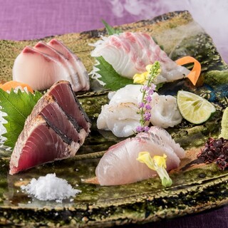 【お料理】四季折々の恵みを愉しむ、旬食材の逸品料理を。