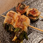Okonomiyaki Gyuusujinegimaru - 串焼き 各170円