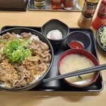 Densetsuno Sutadonya - 岩塩焼肉丼肉ざんまい盛り(期間限定)飯増し+プチサラダ