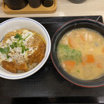 Katsuya - ◎カツ丼(梅)¥539・・・つゆだく！でお願いしました
                        ◎豚汁(大)¥176