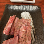 Yakiniku Hige - 上ロースステーキ　お肉は美味いけど、ニンニク強い