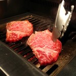 北海道焼肉 北うし - 知床産和牛シャトーブリアン炙り(耳付)