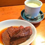 菊寿司 - 前菜的に出てくる茶碗蒸しと煮魚