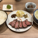 牛たん炭焼利久 - 