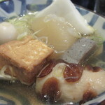 おいしい台所12カ月 - おでん炊汁は、ネギをいっぱいのせた、スープ多めのおでんでした