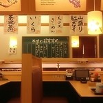 魚魚丸 - 店内と本日のおすすめが書かれたボード(201301)