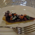 ビストロ パラディ - イチゴの赤ワイン煮の塩タルト