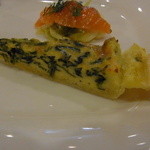 ビストロ パラディ - 前菜のホウレンソウのキッシュ