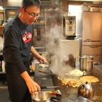 お好み焼 みなと屋 - ちょっとシャイな大将。