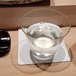 匠 進吾 - 冷酒はグラスでこのくらい