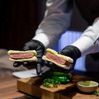 焼肉うしごろ 銀座店 - 青唐辛子の牛ヒレカツサンド