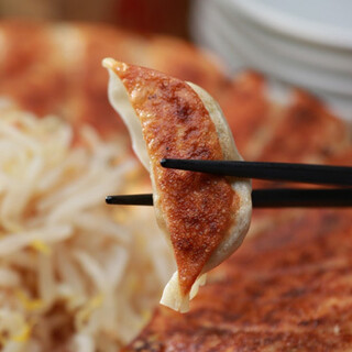 使用远州当地食材制作的“正宗”滨松饺子（Enyaki）