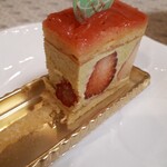 パティスリー ユウ ササゲ - フレジエ ピスターシュ(全体写真を撮り忘れ)