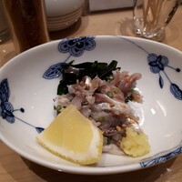 新宿割烹 中嶋 - イワシの刺身ハーフ。我慢出来ずに、写真を撮る前に少し食べてしまった。