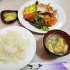 洋食フジイ - 本日のランチ「豚の生姜焼きとカニクリームコロッケ定食（800円）」