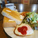 コーヒーハウス アキラ - 料理写真:モーニングセット・バタートースト［¥550］