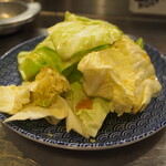博多串焼き バッテンよかとぉ - 付き出しキャベツ